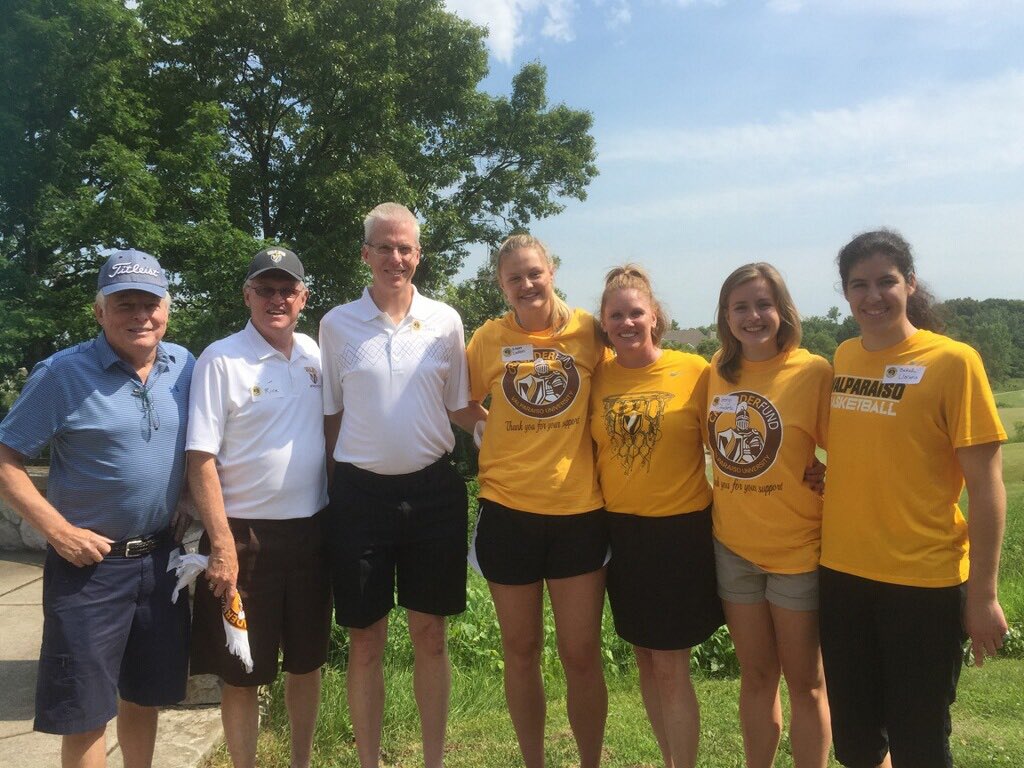 ValpoWBB's tweet photo. #VALPOWBB reppin' at the #crusaderfundcoachesclassic! https://t.co/l6CwHG58mH