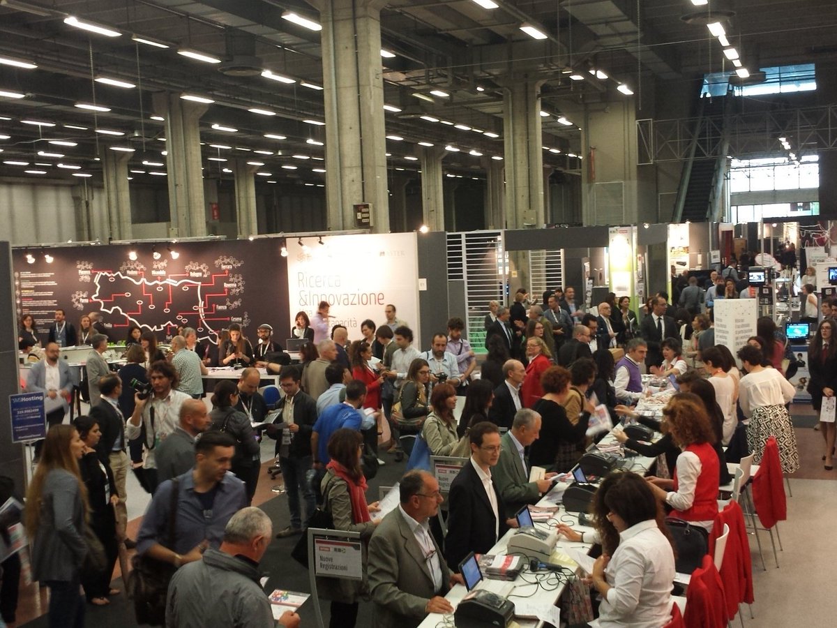 Aster_ER's tweet photo. #Fablab #SiliconValley #startup #Maker #CapitaleUmano questo e molto altro a #R2B2016 Arrivederci al prossimo anno https://t.co/QXsdPqnUEs