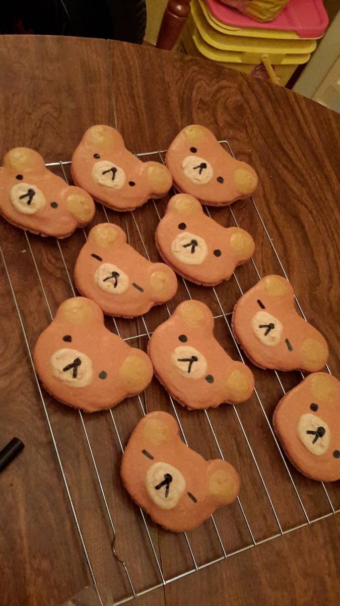 miamerie's tweet photo. #rilakkumamacarons #Macarons #macaron #ItalianMethod #miamerie #Rilakkuma S'more filling https://t.co/O76K9NqkBf