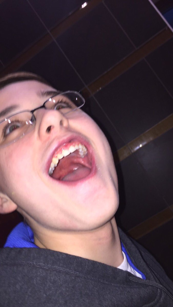 BenSlayer6969's tweet photo. how ya make the darkness seems so bright ❤️👅👅❤️😎❤️👅@maddieasacker https://t.co/0iD6lK0HQH