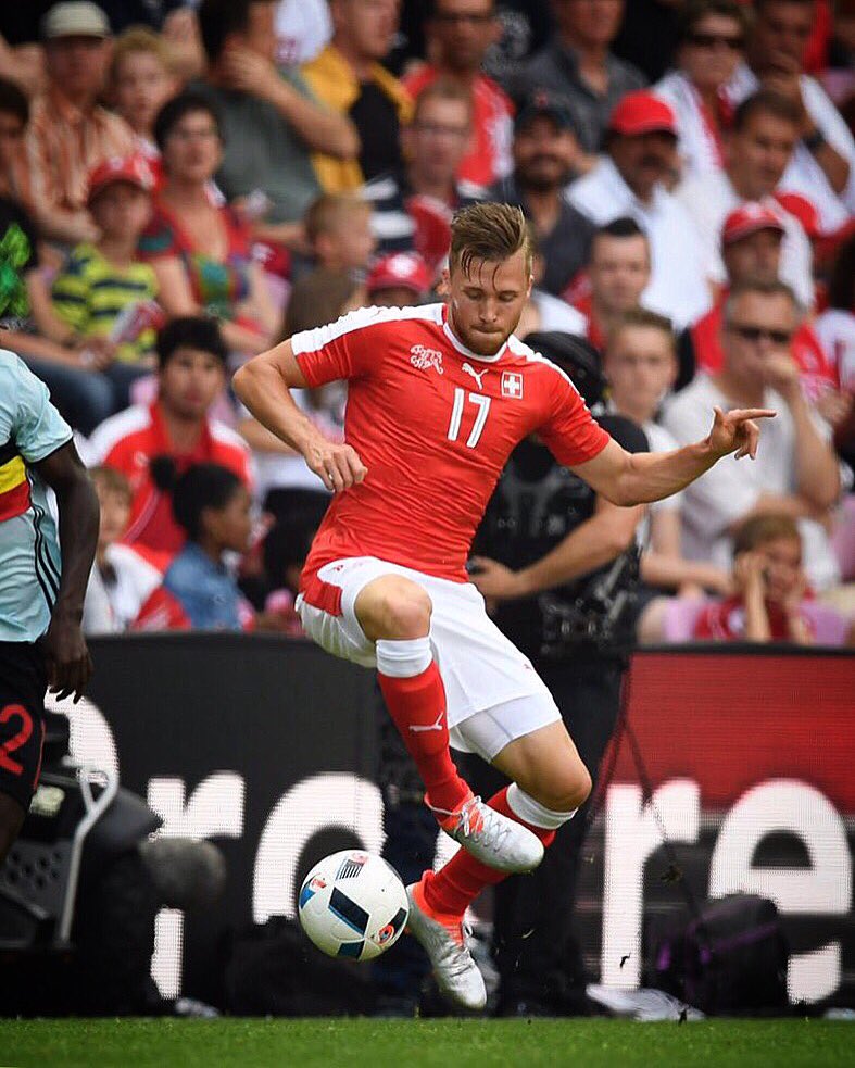 silvanwidmer5's tweet photo. Ich wünsche meinen Kollegen der #Nati alles Gute zur heute startenden #uefaeuro2016 !! #lets go #chasingdreams https://t.co/94dos344AN