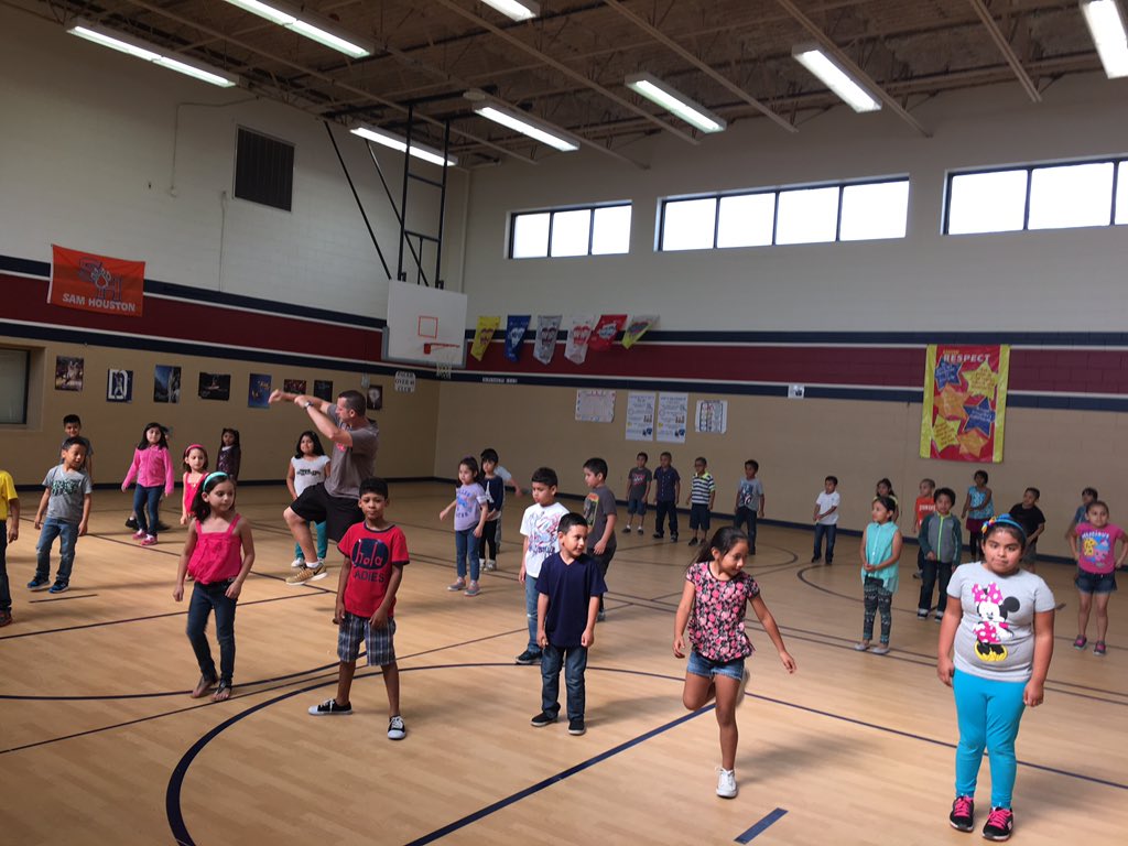 summerschoolfun's tweet photo. Students having a blast learning the ChaCha slide! https://t.co/u9kBVEUZhW