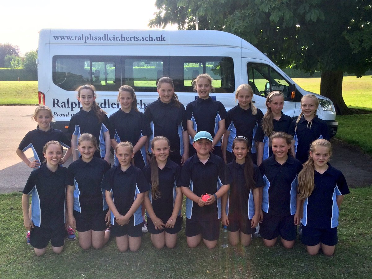 RalphSadleirPE's tweet image. U11 girls kwik cricket team with a tough win away against @GrenewayPE #ProudToAchieve #LineAndLength