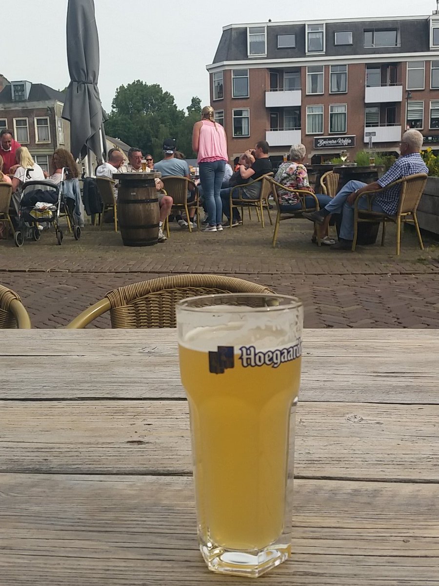 HariGateaux77's tweet photo. Decided to go out for a beer before the football https://t.co/vtOSAi90bx
