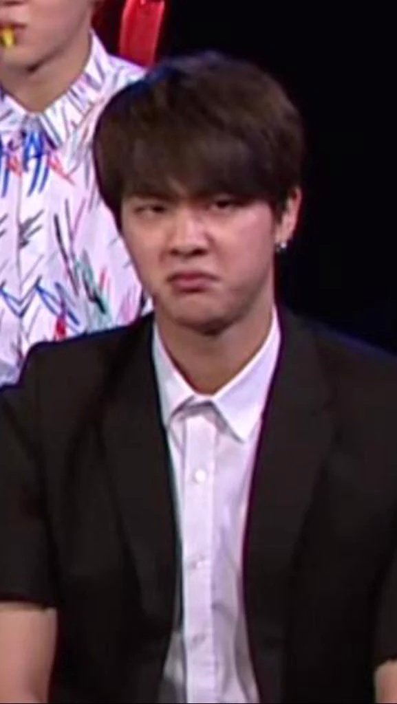 __Trouxarmy's tweet photo. #LoveBTS QUERO O EAT JIN PRA ONTEM EU TO INDIGNADA #방탄소년단 https://t.co/uNuBMfNkST