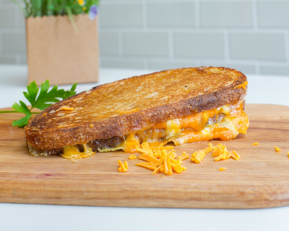 melt_room's tweet photo. 'Sweet dreams are made of cheese'... Happy Friday everyone! #FoodPorn #SohoEats #Yum https://t.co/7BBhdtEUWe