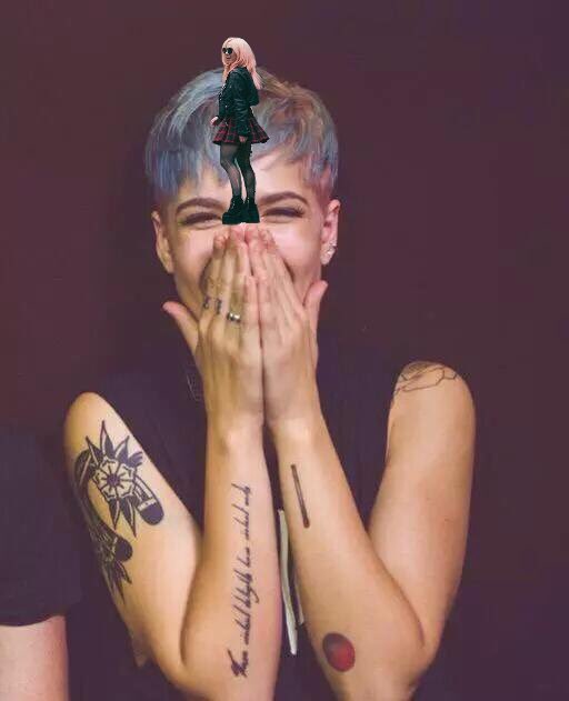 sizzydancing's tweet image. Sizzy dancing on Halsey's nose