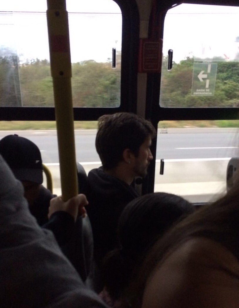 warecaptain's tweet image. Crush do ônibus igual ao capitão, meu core não aguenta