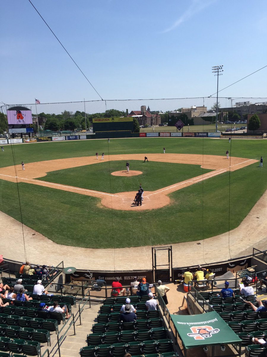 TimSchweizer1's tweet photo. No 11am start for SHS v. Limestone. Lemont and St. Viator still playing. Stay tuned! https://t.co/boYbzxjkyD