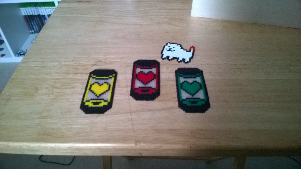 WiseBeadz's tweet photo. Todays crafting #undertale #annoyingdog #humansouls #soulcontainer #8bit #hamaart #pixelart #hama https://t.co/pkLTzuuHrT