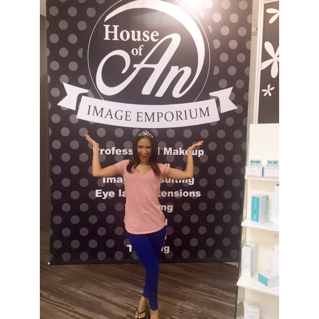 Tahneebrittany's tweet photo. 👑 #HouseofAn.
-Neck and back massage
-Hand and feet massage -Manicure and pedicure -Gelish nails
-day make up https://t.co/iGXmcORnxv