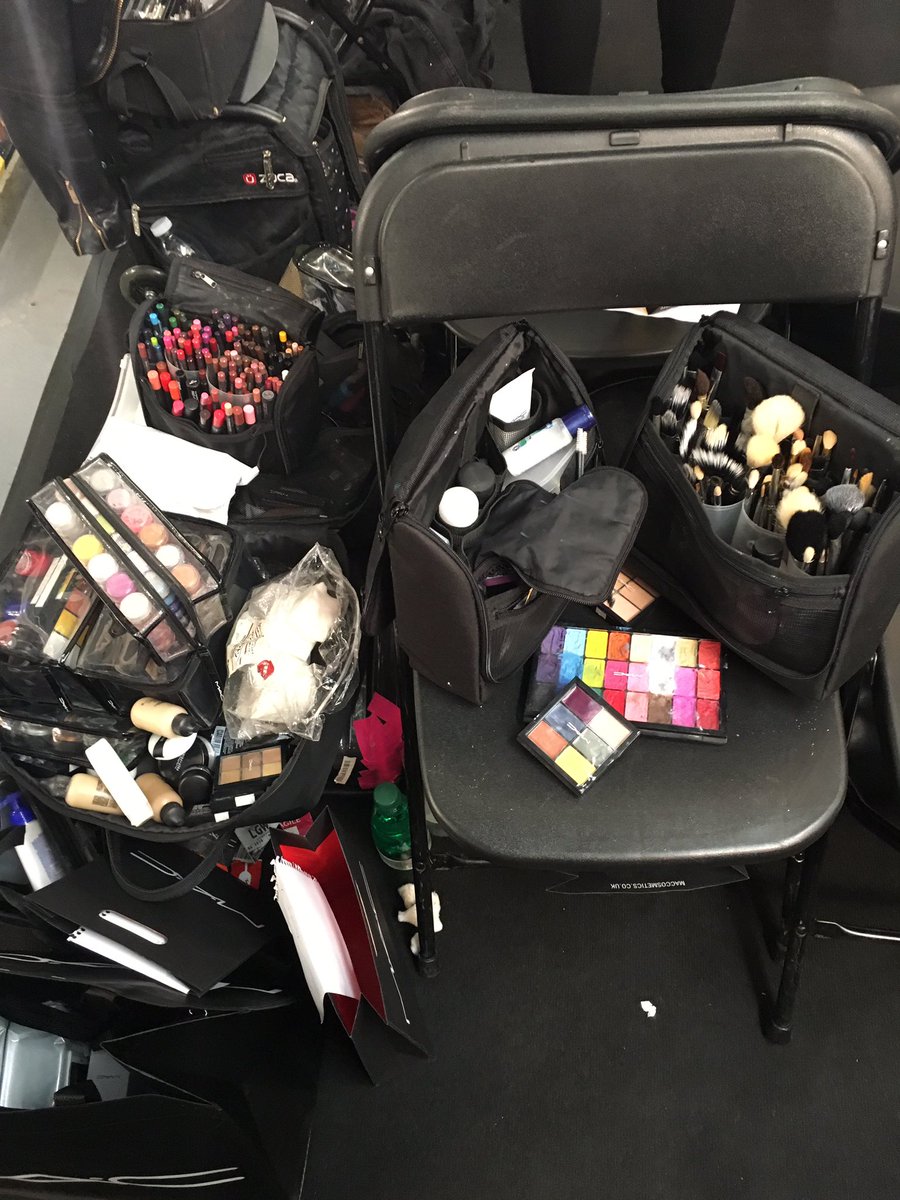 Oh the glamour #MACBackstage #lcm <a href="/MACcosmetics/">M•A•C Cosmetics</a>