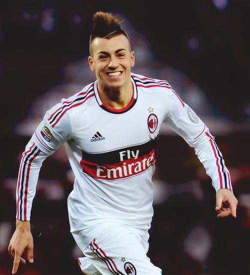 MotivacionesF's tweet photo. "La vida me dio dos piernas para jugar fútbol,no para estar detrás de una mujer a la que no le intereso"El Shaarawy https://t.co/IaJuozlaar