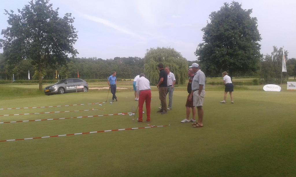 NOMatchplay's tweet photo. Putt wedstrijd voor @Dream4Kids loopt voortvarend. https://t.co/1oAREG6J0Z