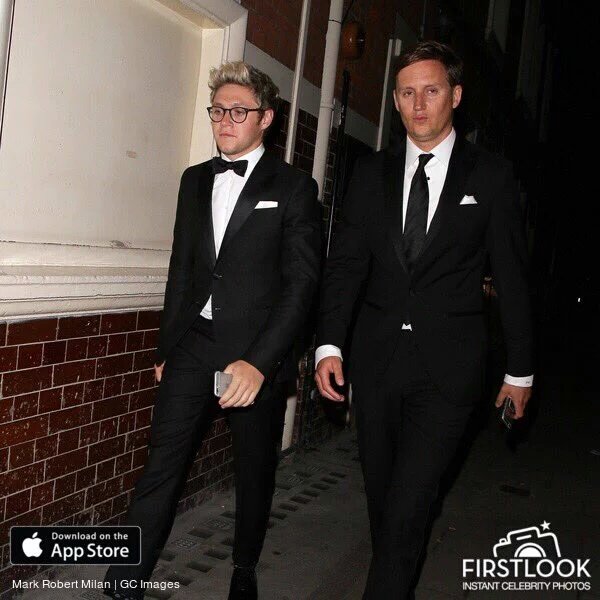 1DUpdatesOMG's tweet photo. Niall leaving the KP24 foundation charity gala in London last night (09/june) https://t.co/UdPwqkZMT1