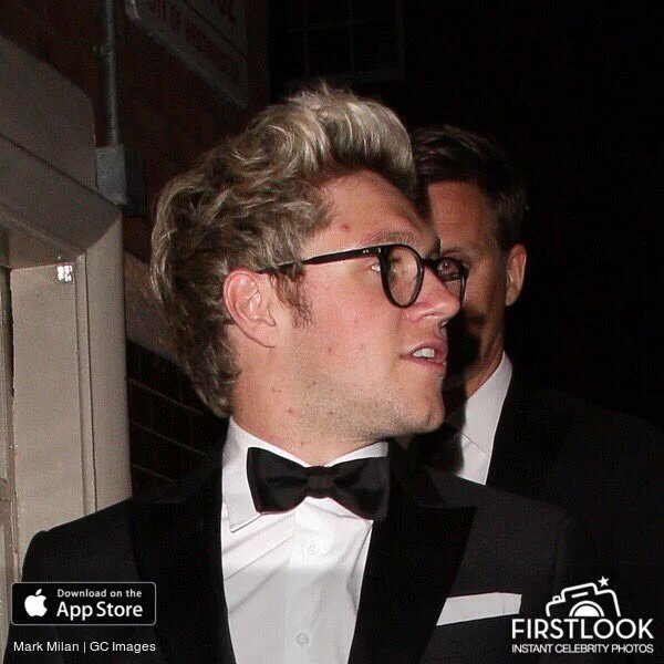 1DUpdatesOMG's tweet photo. Niall leaving the KP24 foundation charity gala in London last night (09/june) https://t.co/UdPwqkZMT1