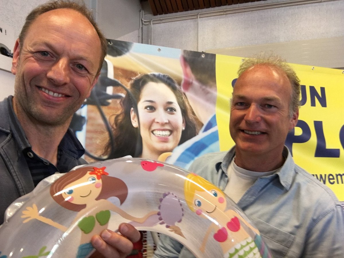 Onze fantastische ambassadeurs #redzwembadplons #heropeningplons #Vries