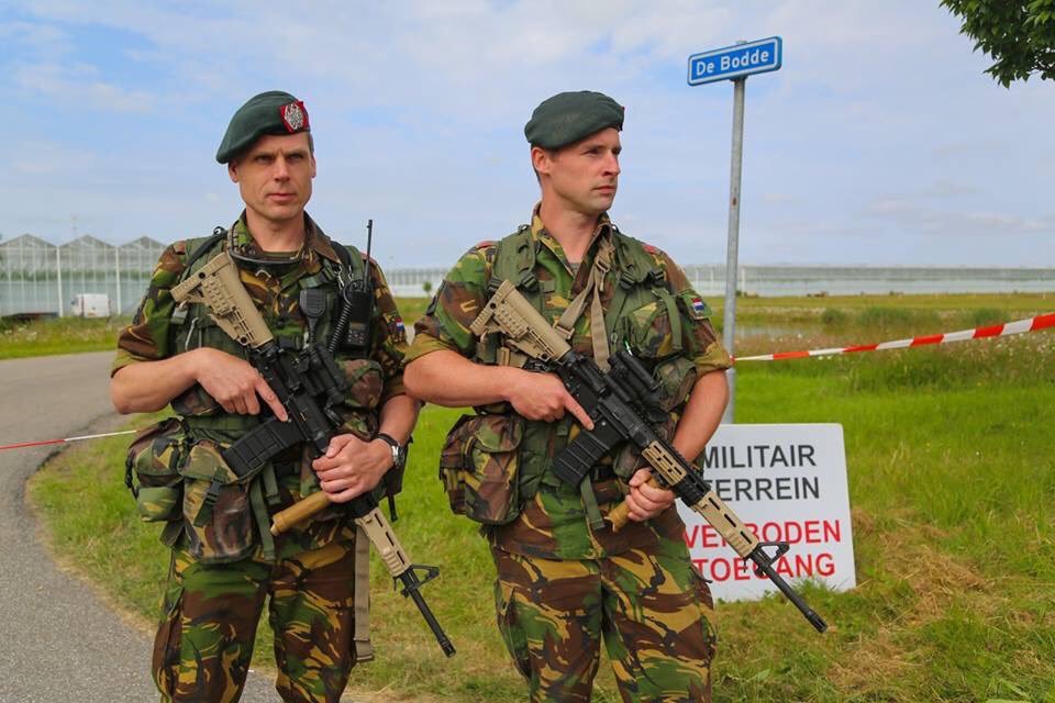 43MechBrig's tweet image. Plek waar F5 is terechtgekomen is tijdelijk militair terrein, feitelijk onderzoek gaande, bewaking door 45painfbat.