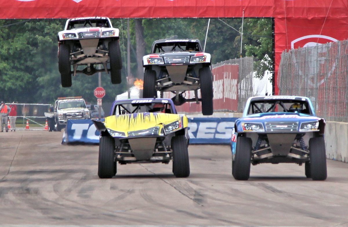 SSuperTrucks's tweet photo. Action from the @detroitgp @tylermcquarrie @scottysteele548 @ariejr and flames from @AaronBambach https://t.co/2oLWu04W2j