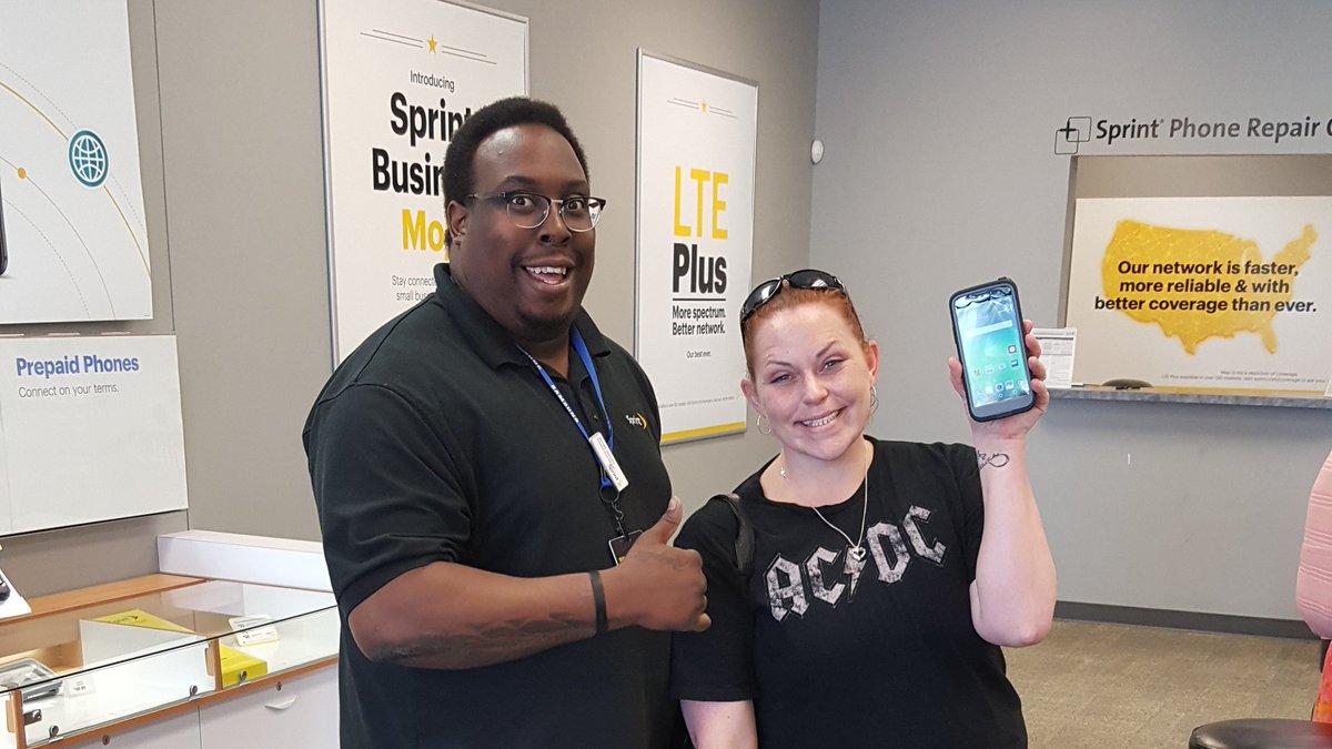 STE_CAPSTORE's tweet photo. Another happy add a line customer at CAP. Great job Jamala @STE_WL @WL_GreatLakes  @phillips_jas @Pkushn @wl_byoung https://t.co/6BjHj8sezl