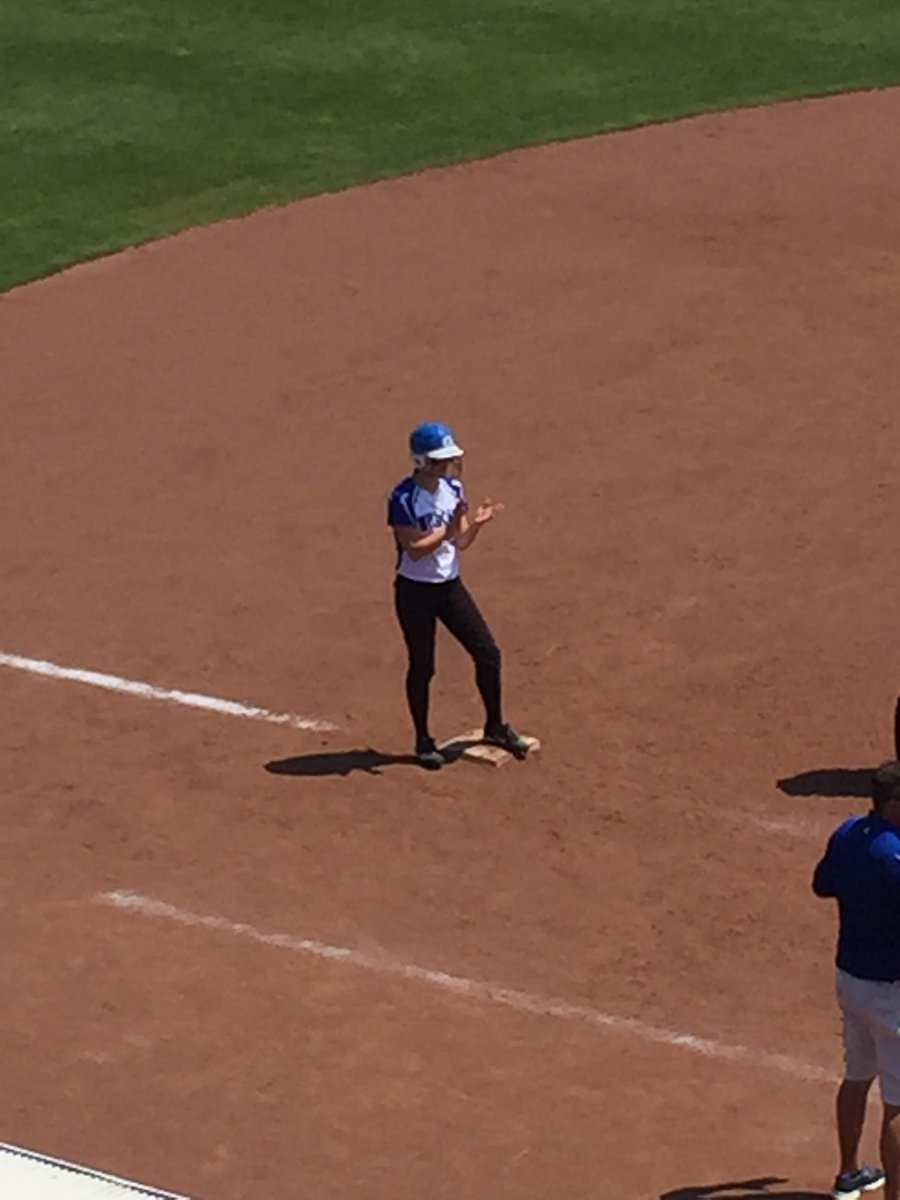 WildcatsSW's tweet photo. 2 run double by Katie helps Cats lead 16-5 in the middle of 4. #WildcatPride  #StateSB https://t.co/kyZoR0lALB
