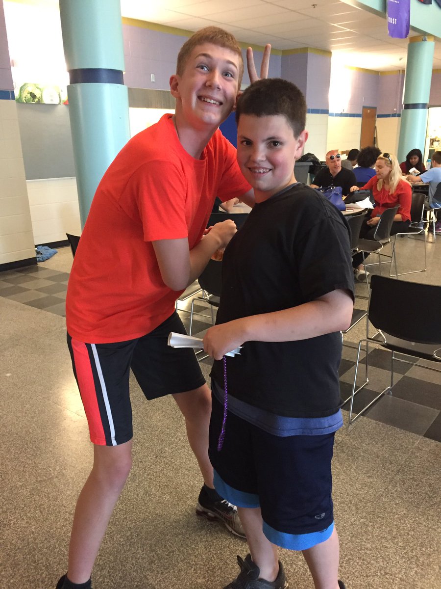 cmshappenings's tweet photo. #CMSFieldDay2016 #funinthesun #lunchtimeshenanigans #funwithfriends https://t.co/mpf5kLTNTn