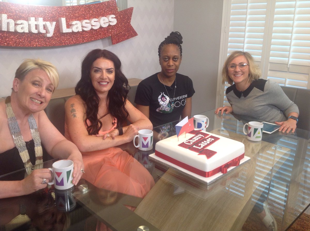ElizabethElizw's tweet photo. @chattysuzy @lisa3uthrie @katiebulmer1 @curvesomeyoga Filming #chattylasses for @MadeinTyneWear Yoga for all! https://t.co/Ya1dYs8EVq