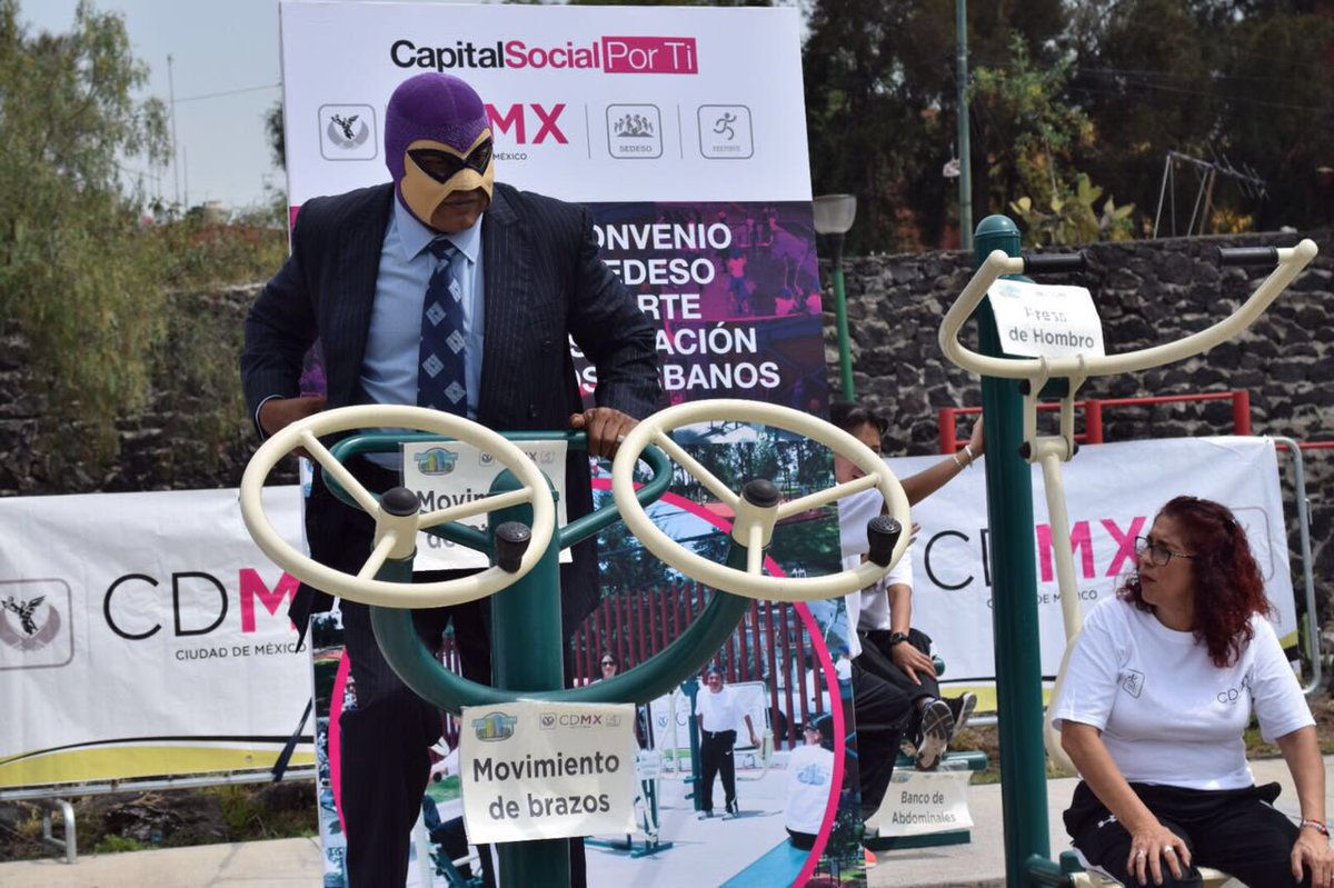 SEBIEN_cdmx's tweet photo. La instalación de gimnasios urbanos promueve convivencia vecinal pacífica y recreativa, reconstruyendo tejido social https://t.co/fkpNaFj3hE