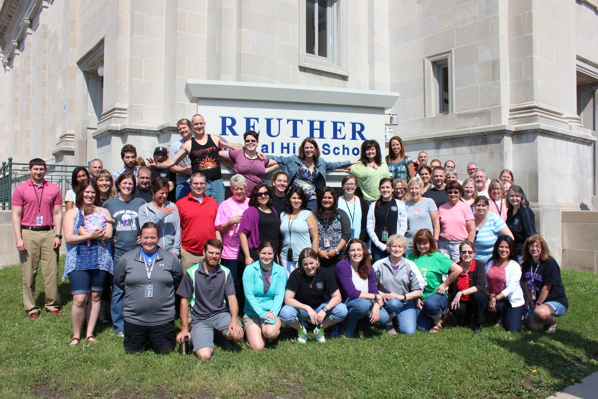 ReutherBulldogs's tweet photo. One last photo op for our incredible staff! It was a great year! Enjoy your summer!  #EastSidePride  #WeAreReuther https://t.co/ZVBczvNoR6