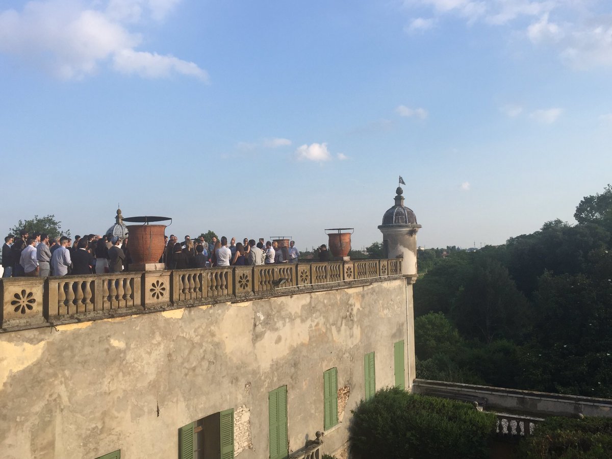 IUS_VE's tweet photo. È iniziata la visita guidata al #castellodelcatajo ! #congraduation2016 https://t.co/KX8mzceNQB