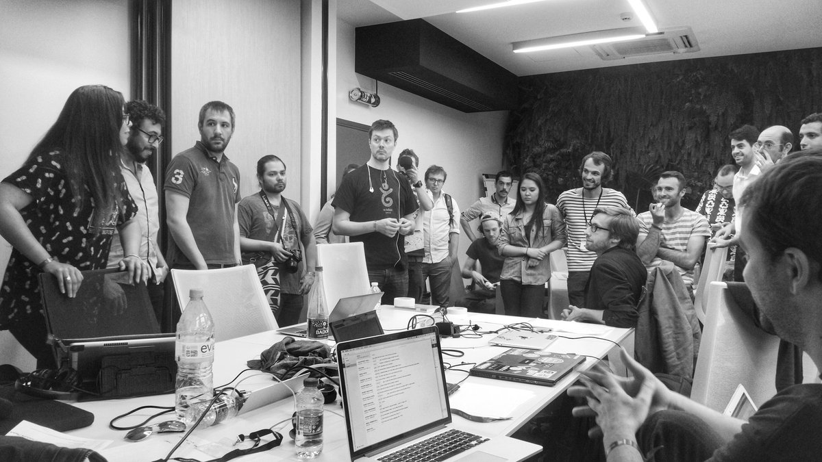 cellabz's tweet photo. @ #LeBlockFest teams organising 4 the collaborative #Blockchain wkd Congrats @CallMeDaisee for 1st Public choice https://t.co/JUAtyqlKn3