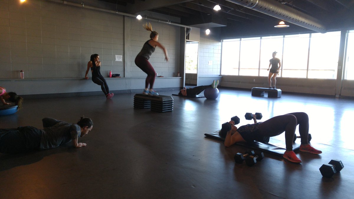 workofARTyeg's tweet photo. A beautiful Friday morning with these beautiful people! #yeg #blitzfit #FitnessFriday https://t.co/jBxFwL9SbX