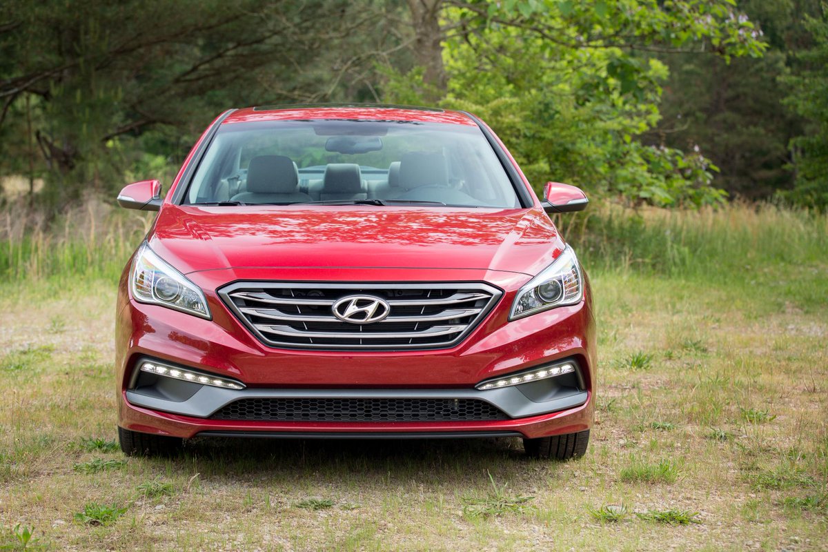 carsdotcom's tweet photo. At $25,310, @Hyundai #Sonata was most affordable contender in our #2016MidsizeSedanChallenge.https://t.co/wtXAu0GXmn https://t.co/rTiyVWf3eZ