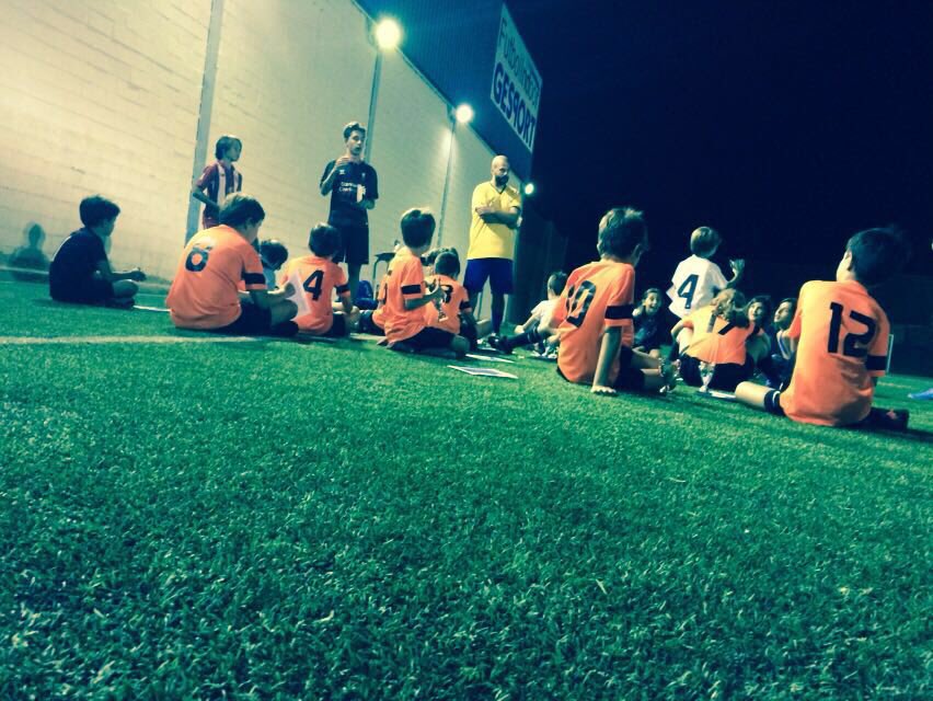 FCGuadaira's tweet photo. Muy atentos los chicos de nuestro equipo Benjamin para recibir los trofeos. https://t.co/7QiMPvOqiX