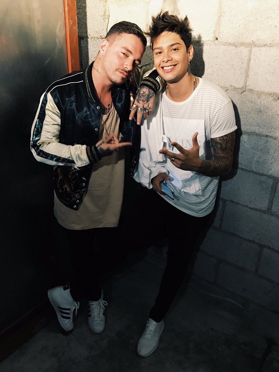 PaisaVlogs tweet picture