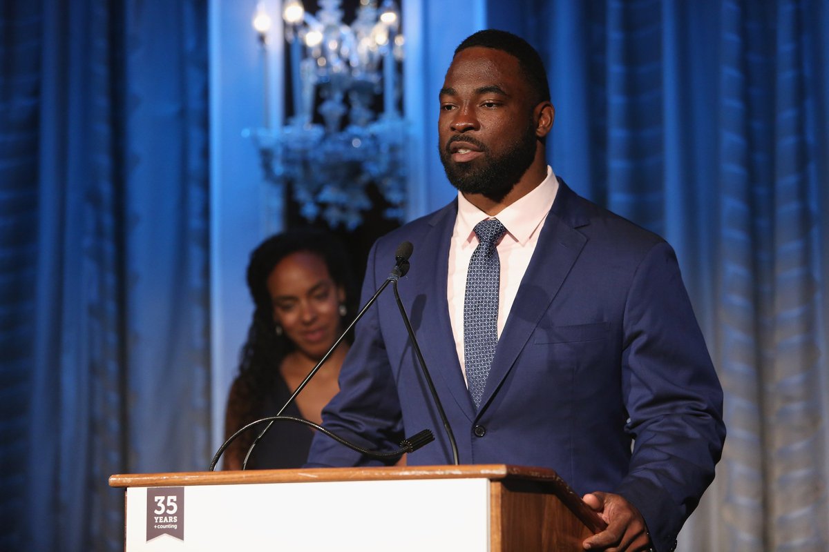 IHDFNational's tweet photo. Thank you Lauran & @JustinTuck for being at our gala to be honored for your important work! #35yearsofdreams https://t.co/pJl10T5dxb