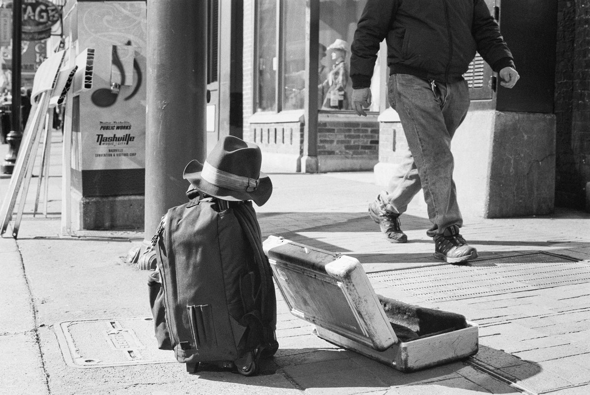 shutteringthru's tweet photo. The Invisible Man #streetphotography #Nashville #MusicCity #believeinfilm #FINDLab Blog: https://t.co/IDZFNIgKBG https://t.co/ldPZgQS4yq