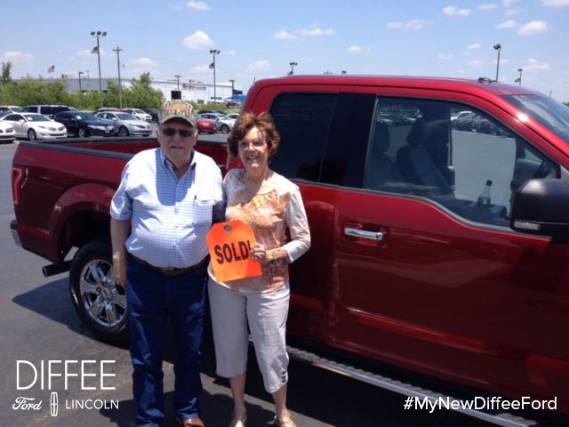 DiffeeFordLinc's tweet photo. Brad introduced Mr. and Mrs. McBroom to a 2015 F-150 today! Enjoy your new truck! #MyNewDiffeeFord #FordF150 https://t.co/BViruLScoY