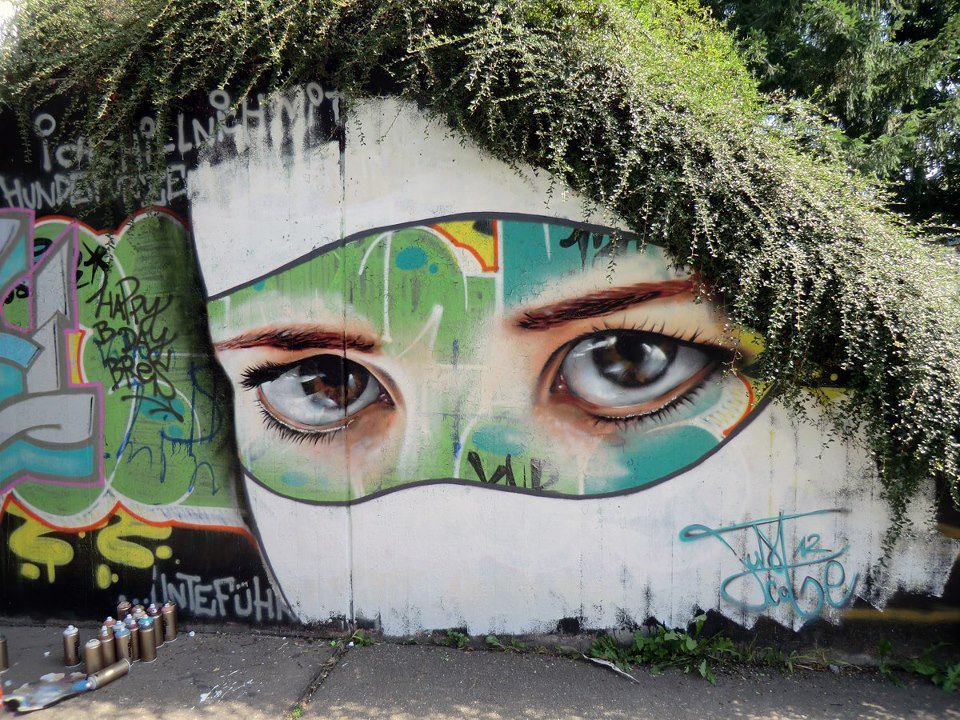 shooapp's tweet photo. Look what happens when street art meets nature! You'll be amazed. #streetart https://t.co/ycFFHja6Qo https://t.co/2tOQUmplVh
