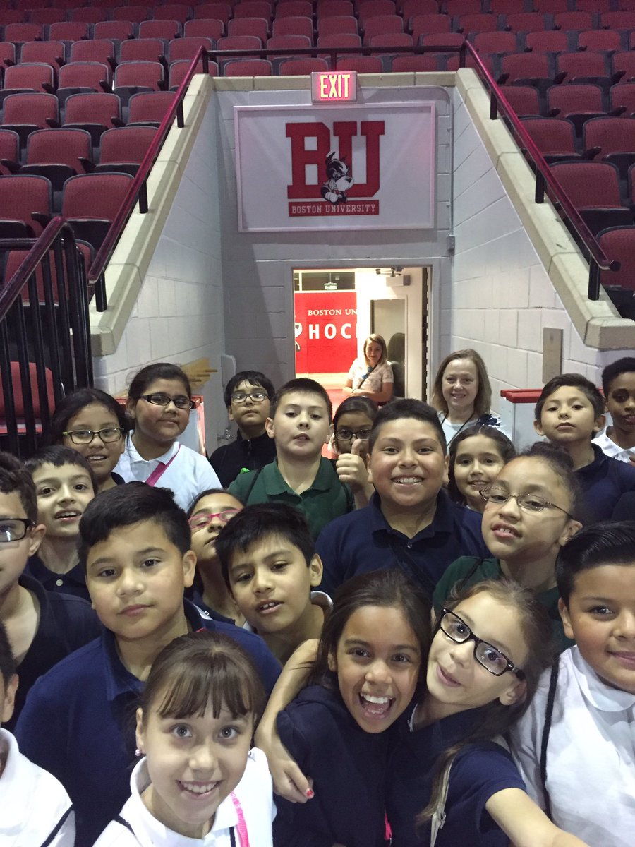 MsMarcarioGES's tweet photo. We got a VIP tour of @AgganisArena and got to see where the BU hockey players sit during games! https://t.co/zeehNmMcUB