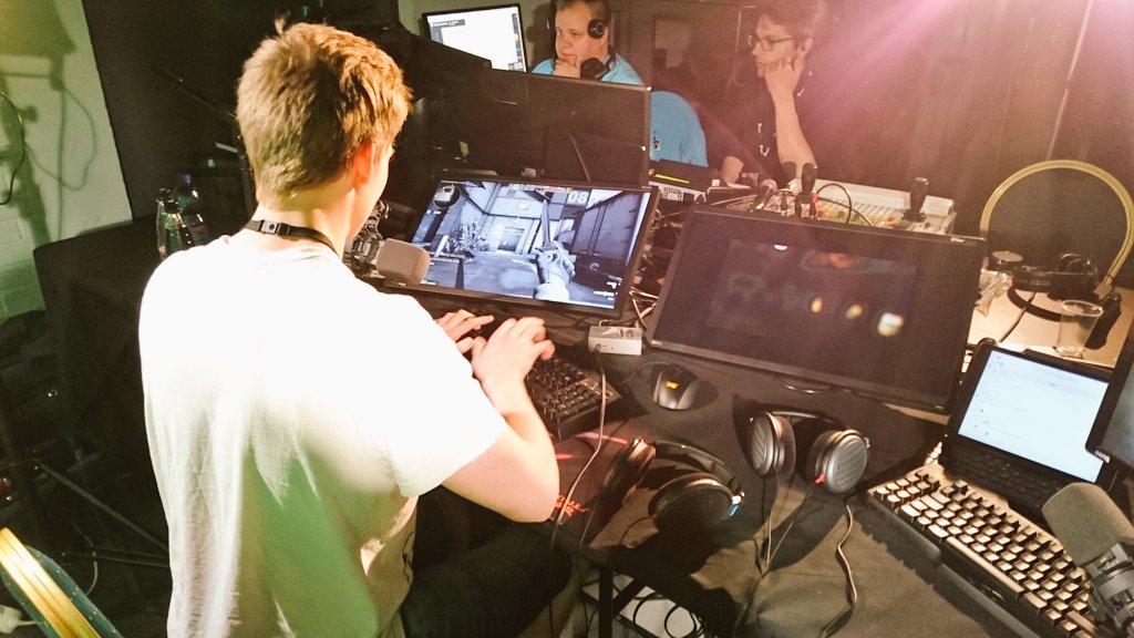 palvaila's tweet photo. Let's mennään, @ENCEeSports vs. @SkitLite #Vectorama2016! https://t.co/ao3wmw4YNq #esportsfi https://t.co/KI0i2EbyYC