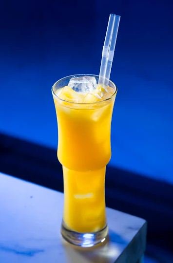 YauatchaMumbai's tweet photo. Gushing Spring prepared with coconut rum, dark rum, apricot liqueur, grapefruit juice and oolong tea. https://t.co/SzRrHzakib