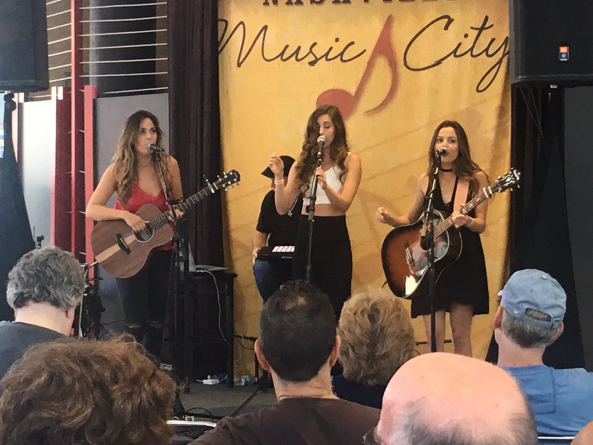FINALLY got to see these girls play! 😍😍 <a href="/MichaelisGirls3/">MICHAELIS</a>