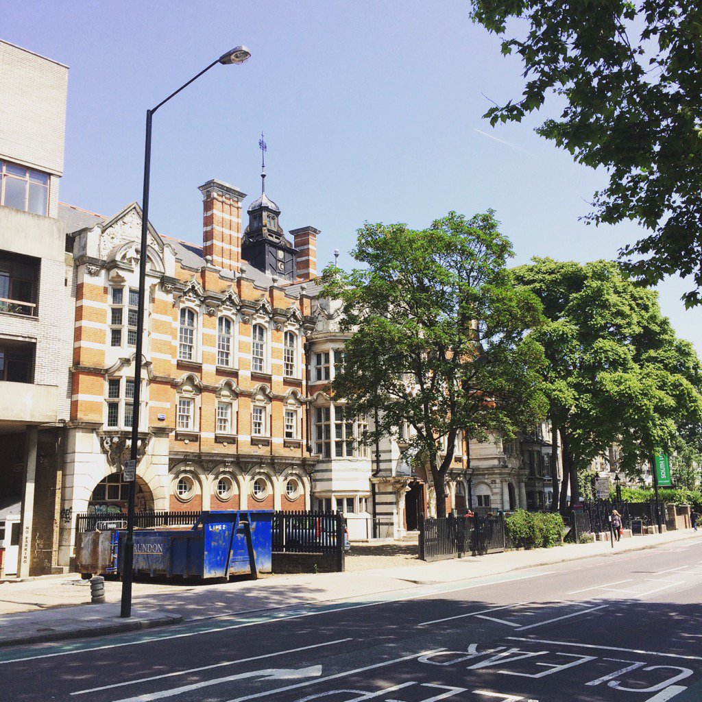 ccw_fad's tweet photo. Camberwell College of Art in the sunshine.
#CCW #UAL #artschool https://t.co/TZw6CAeDra