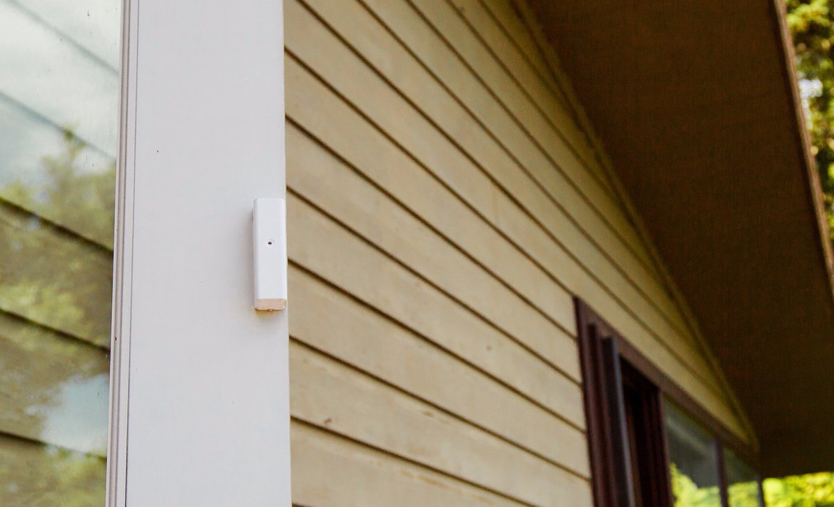 Home8Alarm's tweet photo. Don't worry about your home while you’re on vacation. Protect it with a Home8 Security Kit!
#home8protection #home8 https://t.co/ewL6s2hOwf
