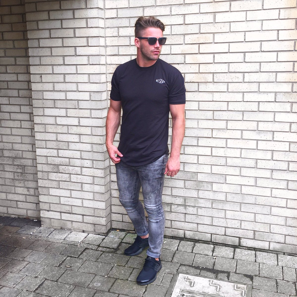 Descryuk's tweet image. Sample curved hem t shirts have arrived. Hopefully be dropping in 2 weeks. Who's going to want one? RETWEET PLEASE