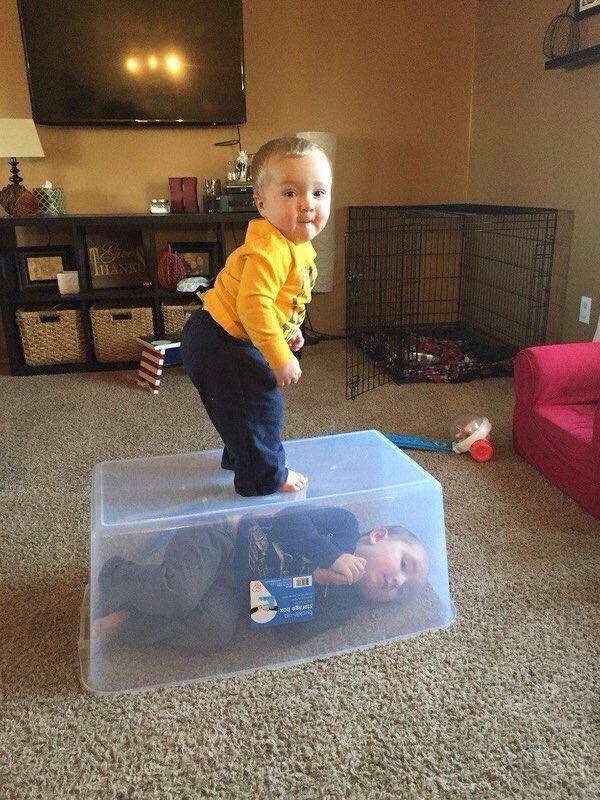 UHCMemer's tweet photo. when the border shrinks u into the corner and next thing u know it ur trapped af https://t.co/Ld4H3Kl6LV
