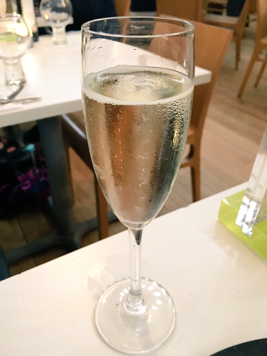 Fliss_jenkins's tweet photo. @LRamsa15 @irishgirlabroad #lifesflatwithoutbubbles #missmybuddies ๐พ xxx https://t.co/Wg1bzRiqcf