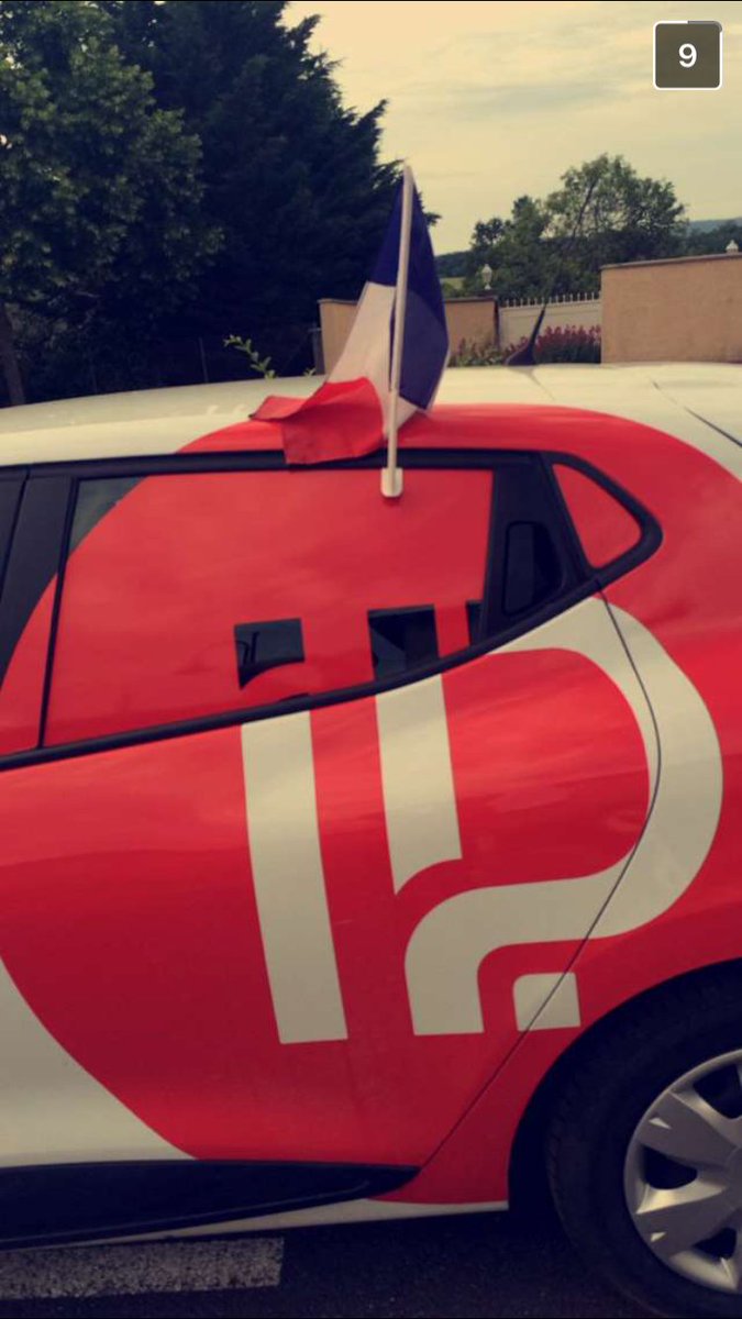 AdrienBourdon38's tweet photo. @HipcomFrance soutient l'équipe de #France contre la Roumanie.  #FRAROU #EURO2016 https://t.co/zWQoMTBHVG