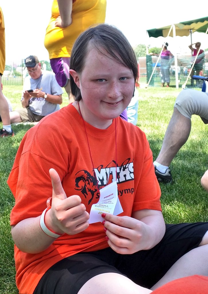 Dariana earned Bronze (Div. F07) and Kim earned 4th place ribbon (Div. F05) in their 400M Run! <a href="/wmixsports/">WMIX Sports</a> <a href="/MVTHS/">MVTHS#201</a>